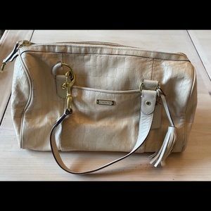 Coach satchel handbag 👝 cream colors